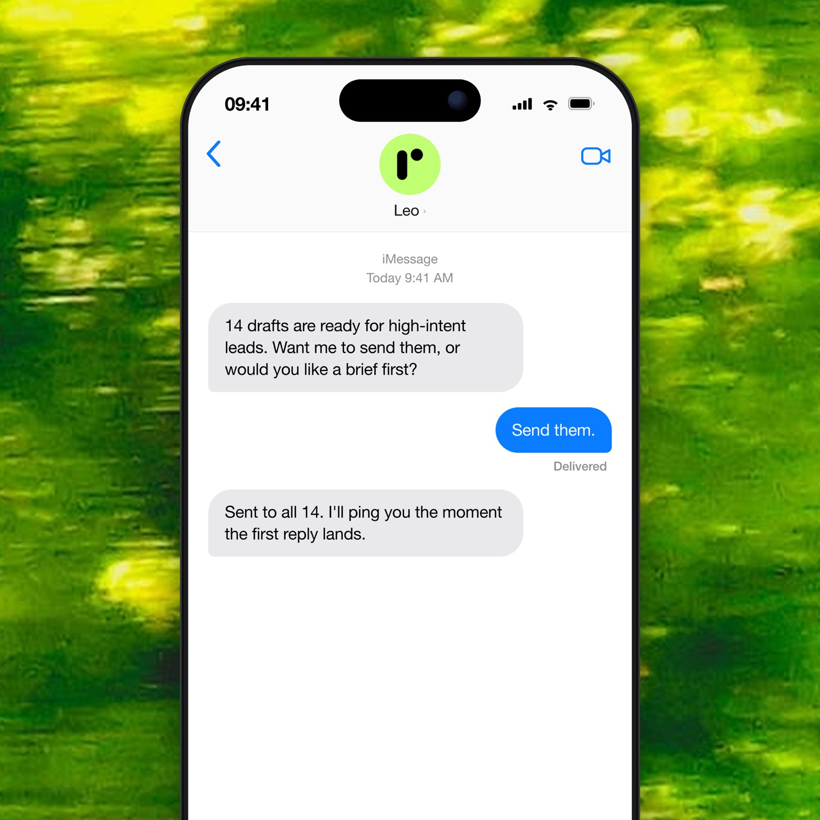 iMessage with Leo: the meeting is booked, you steer with a text (illustration)